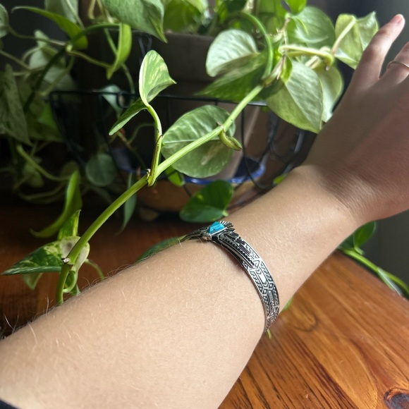 Vintage geometric pattern cuff bracelet - Picture 4 of 4